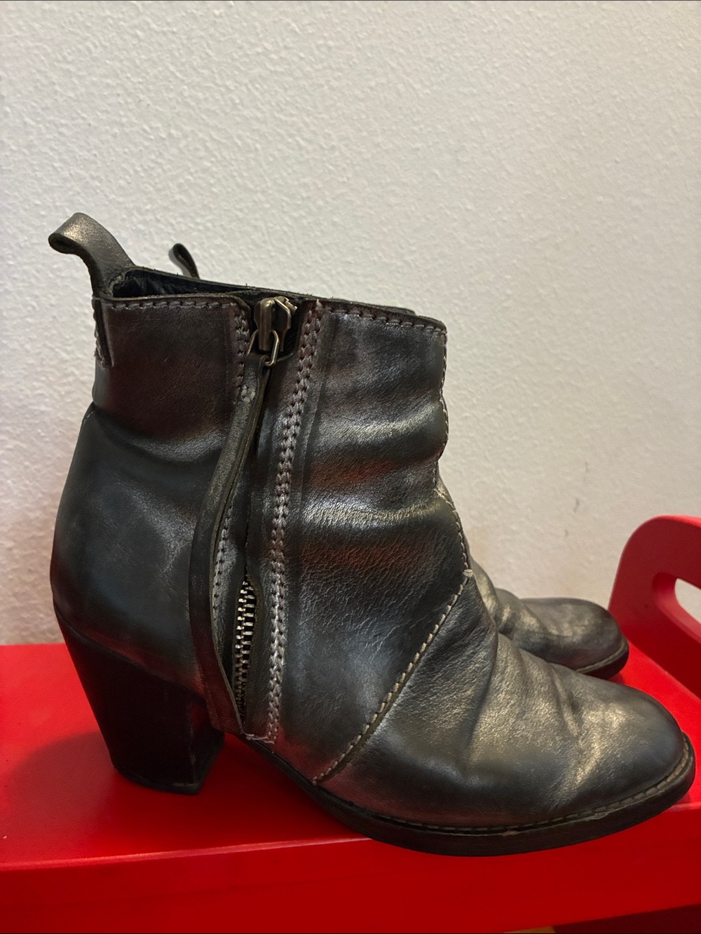 Acne Gunmetal Distressed Look Black Leather Ankle Booties with Side Zip Size 39